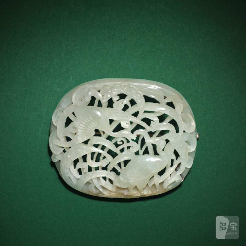 明 白玉鏤雕嘉禾鷺鷥紋牌 | A WHITE AND RUSSET JADE 'EGRET AND MILLET' OPENWORK OVAL PLAQUE